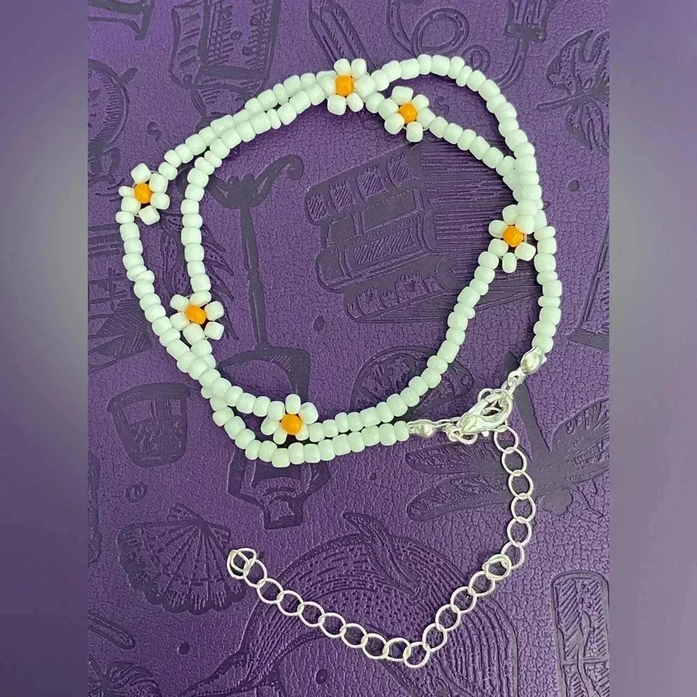 Handmade White Flower Daisy Seed Bead Choker Necklace